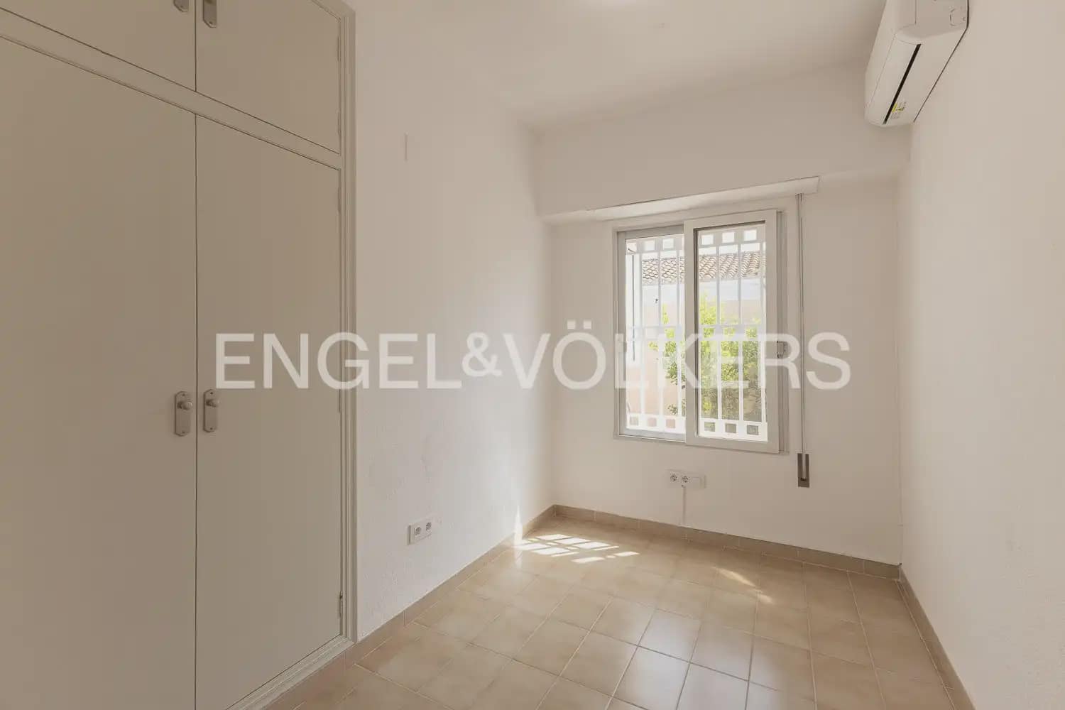 4 Zimmer Villa zu vermieten in Rocafort mit Pool Garage - 2.600 € (Ref: 10036200)