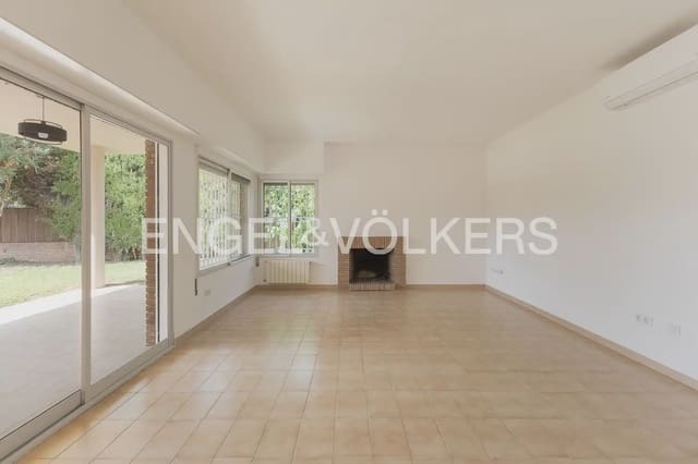 4 makuuhuone Huvila vuokrattavana paikassa Rocafort mukana uima-altaan 
autotalli - 2 600 € (Ref: 10036200)