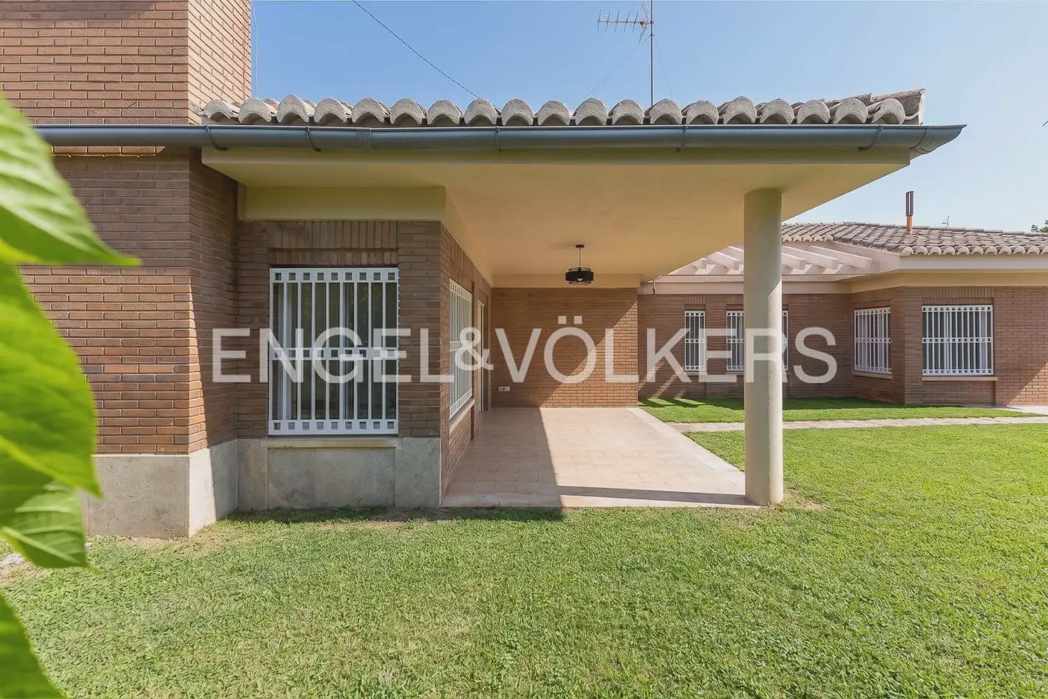 4 Zimmer Villa zu vermieten in Rocafort mit Pool Garage - 2.600 € (Ref: 10036200)