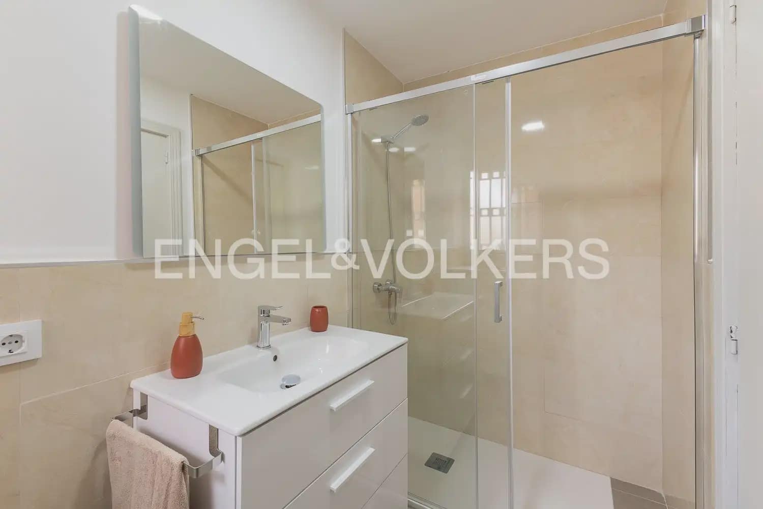 4 Zimmer Villa zu vermieten in Rocafort mit Pool Garage - 2.600 € (Ref: 10036200)
