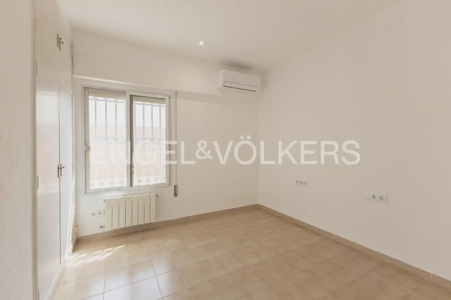 4 Zimmer Villa zu vermieten in Rocafort mit Pool Garage - 2.600 € (Ref: 10036200)