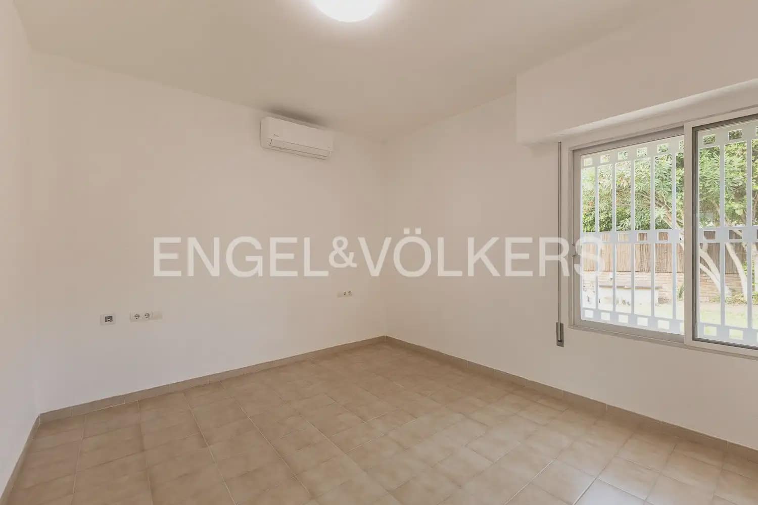 4 Zimmer Villa zu vermieten in Rocafort mit Pool Garage - 2.600 € (Ref: 10036200)