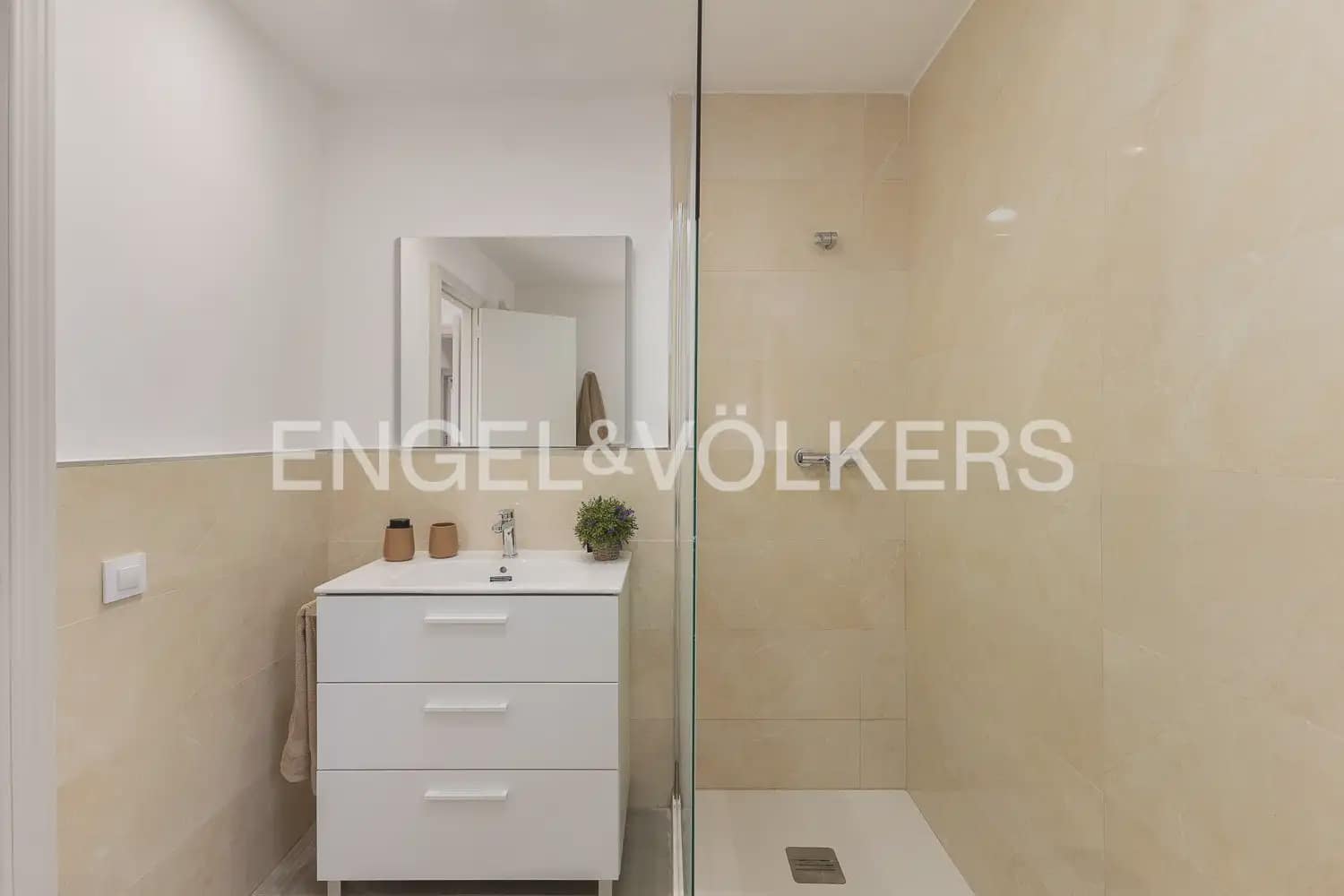 4 Zimmer Villa zu vermieten in Rocafort mit Pool Garage - 2.600 € (Ref: 10036200)