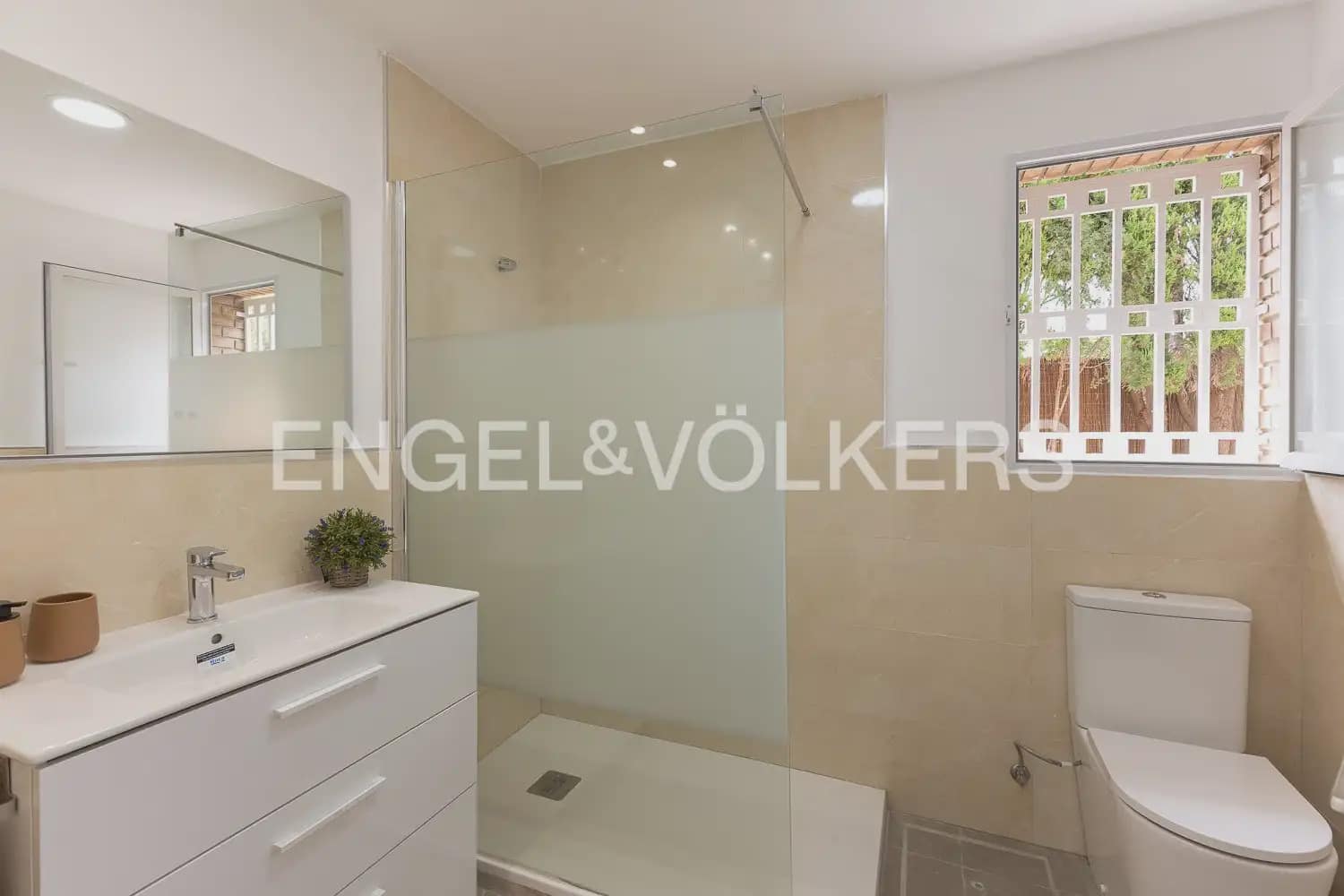 4 Zimmer Villa zu vermieten in Rocafort mit Pool Garage - 2.600 € (Ref: 10036200)