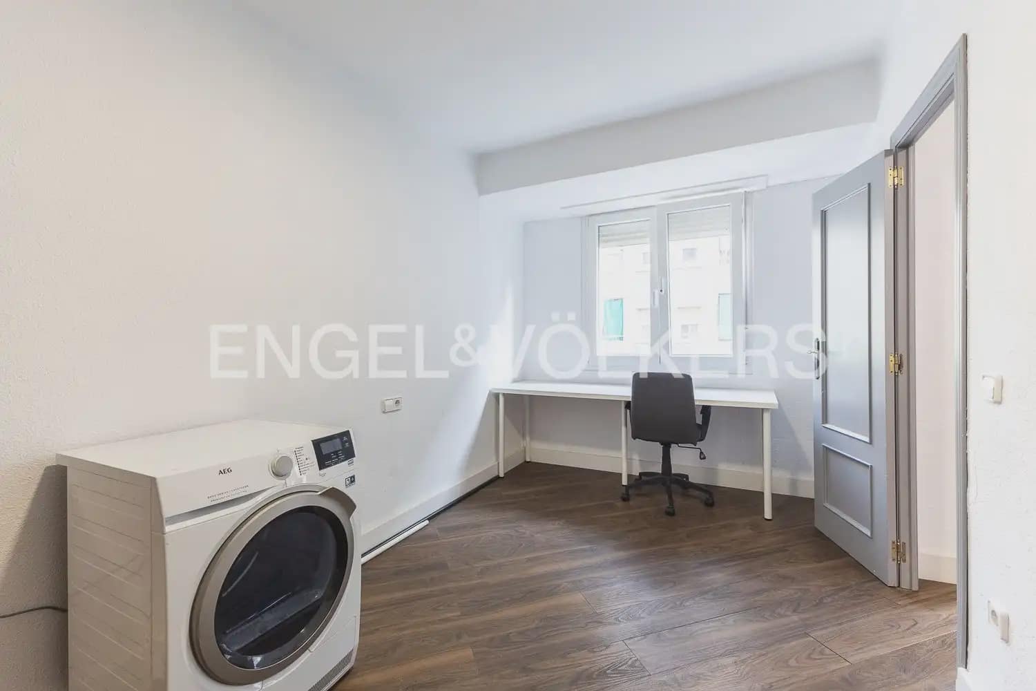 3 bedroom Flat for rent in Valencia city - € 1,400 (Ref: 10039105)