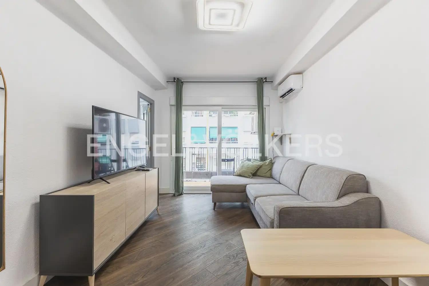 3 bedroom Flat for rent in Valencia city - € 1,400 (Ref: 10039105)