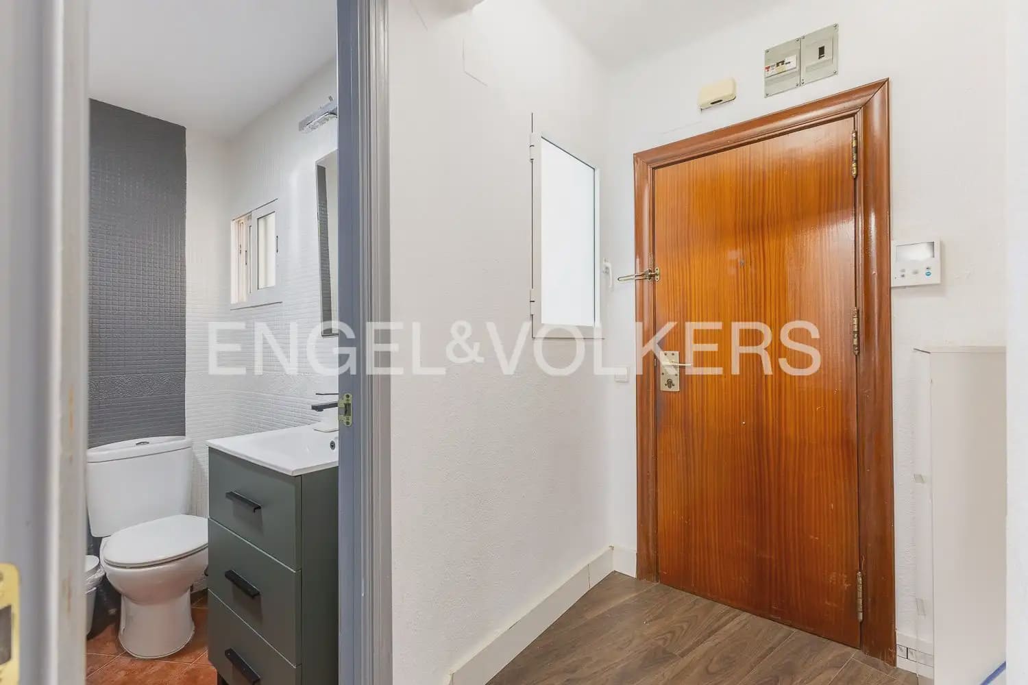 3 bedroom Flat for rent in Valencia city - € 1,400 (Ref: 10039105)