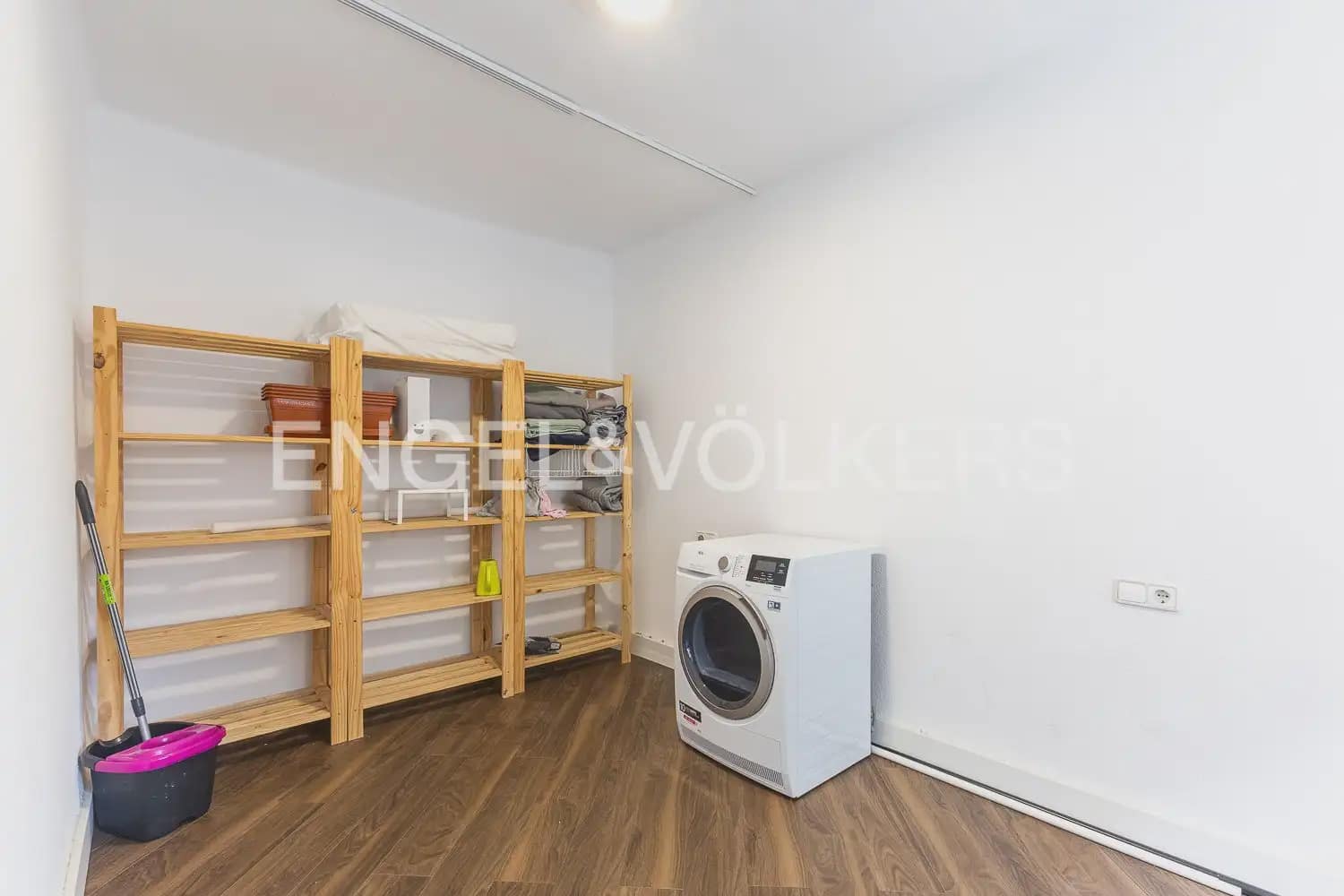 3 bedroom Flat for rent in Valencia city - € 1,400 (Ref: 10039105)
