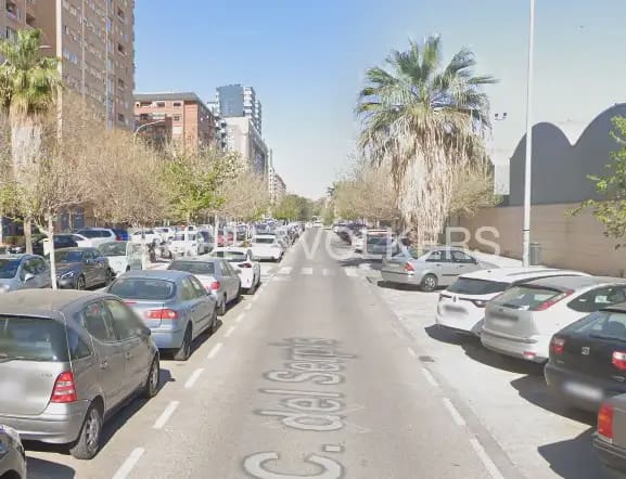 5 bedroom Flat for rent in La Carrasca, Valencia city with garage - € 2,500 (Ref: 10039106)