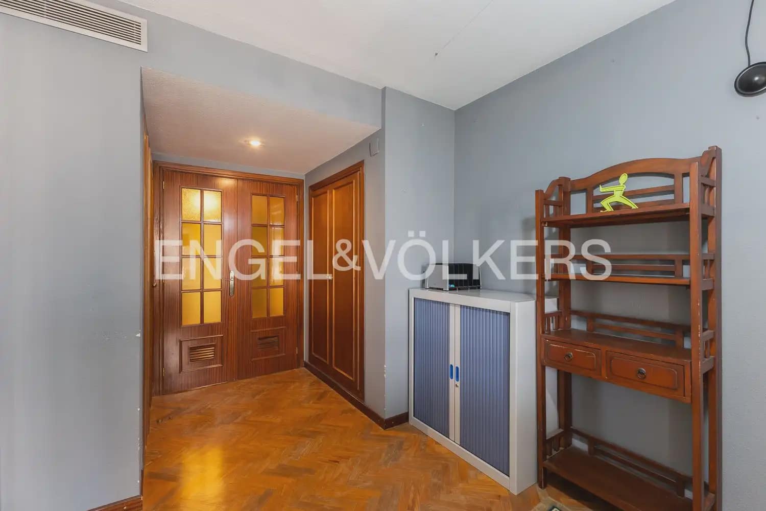 5 bedroom Flat for rent in Valencia city with garage - € 2,400 (Ref: 10039106)