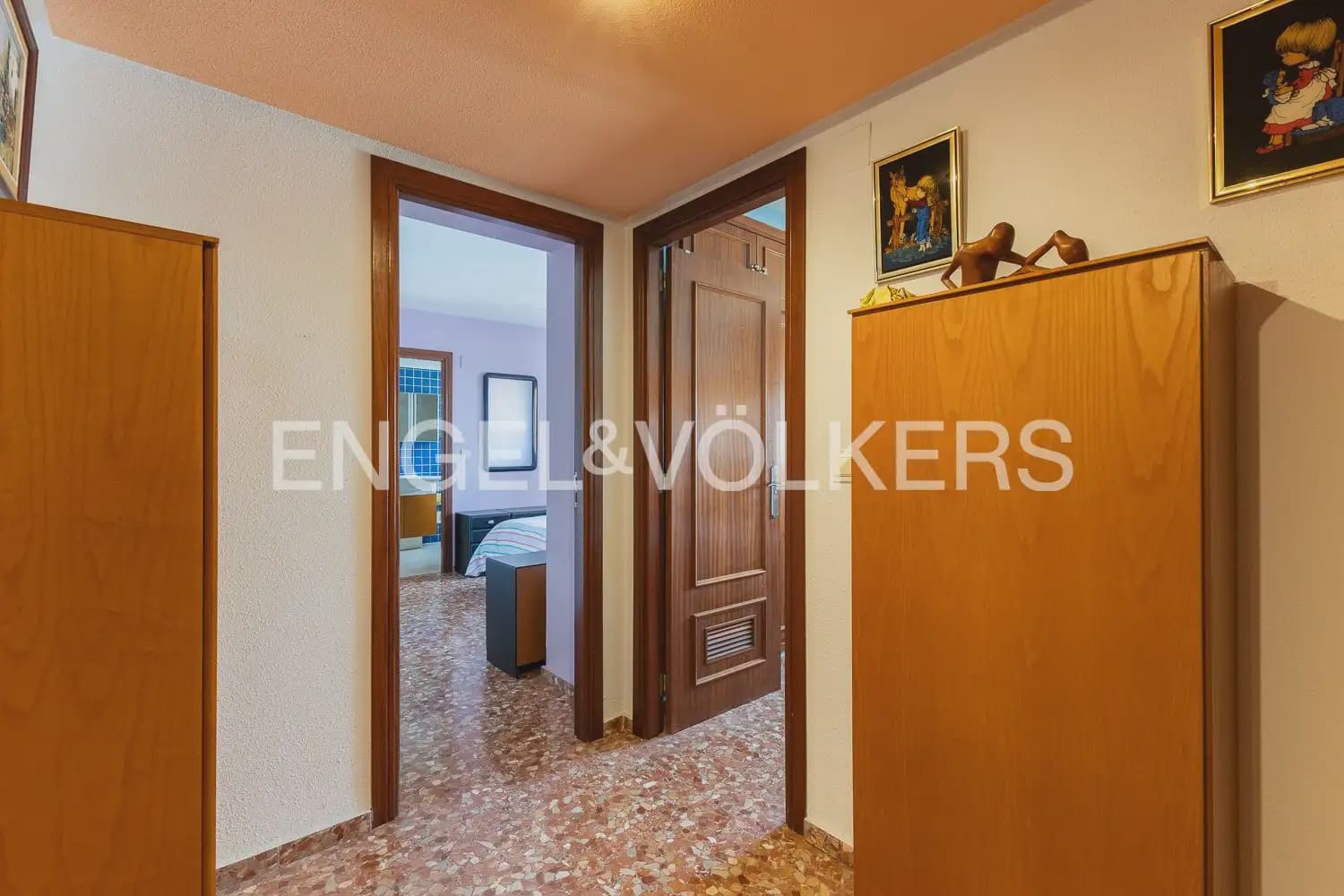 5 bedroom Flat for rent in Valencia city with garage - € 2,400 (Ref: 10039106)