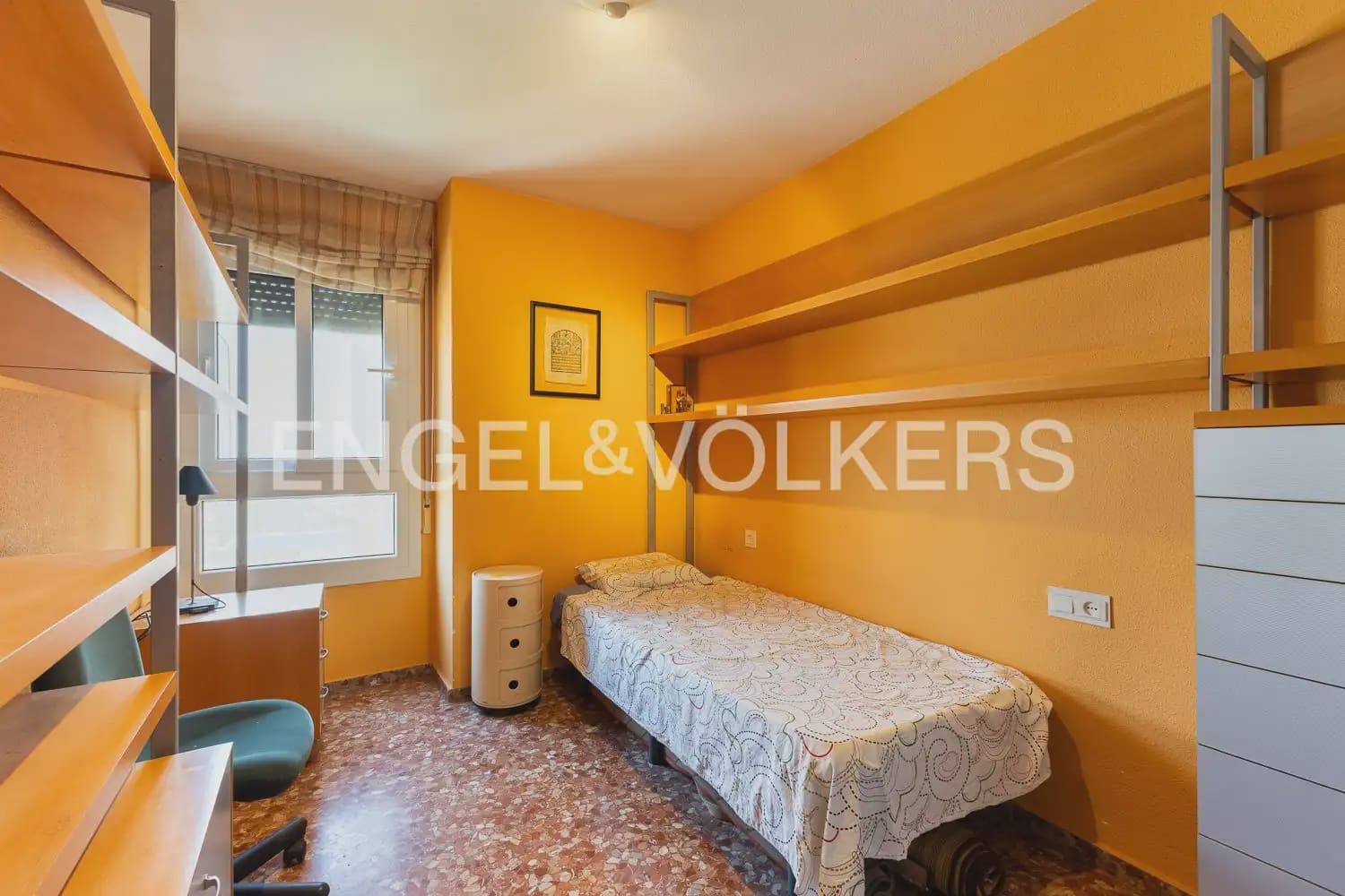 5 bedroom Flat for rent in Valencia city with garage - € 2,400 (Ref: 10039106)