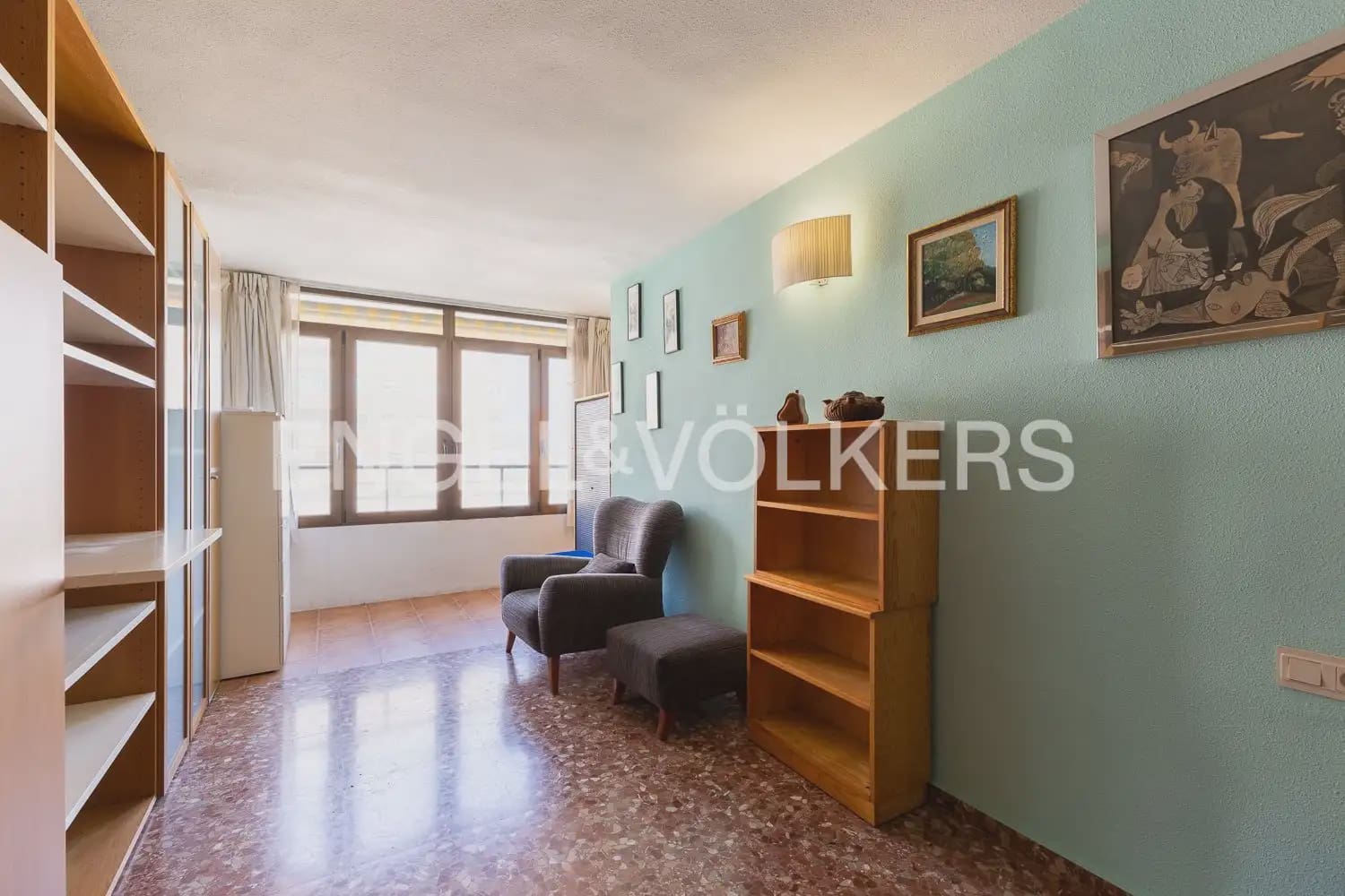 5 bedroom Flat for rent in Valencia city with garage - € 2,400 (Ref: 10039106)