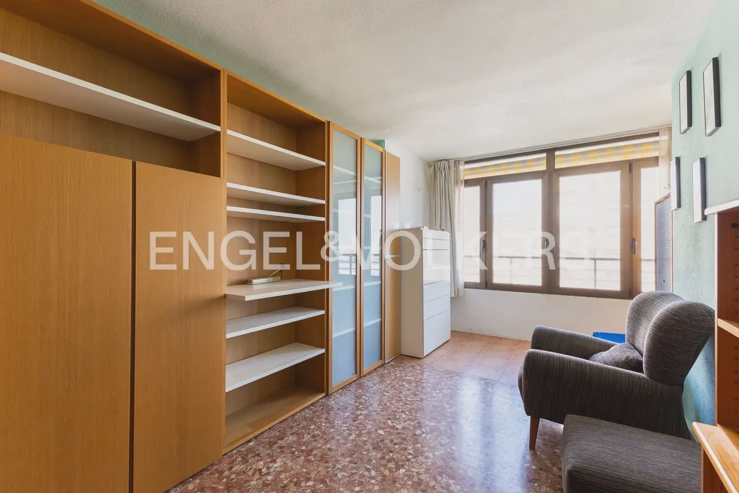 5 bedroom Flat for rent in Valencia city with garage - € 2,400 (Ref: 10039106)