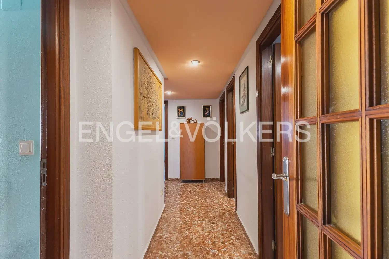 5 bedroom Flat for rent in Valencia city with garage - € 2,400 (Ref: 10039106)