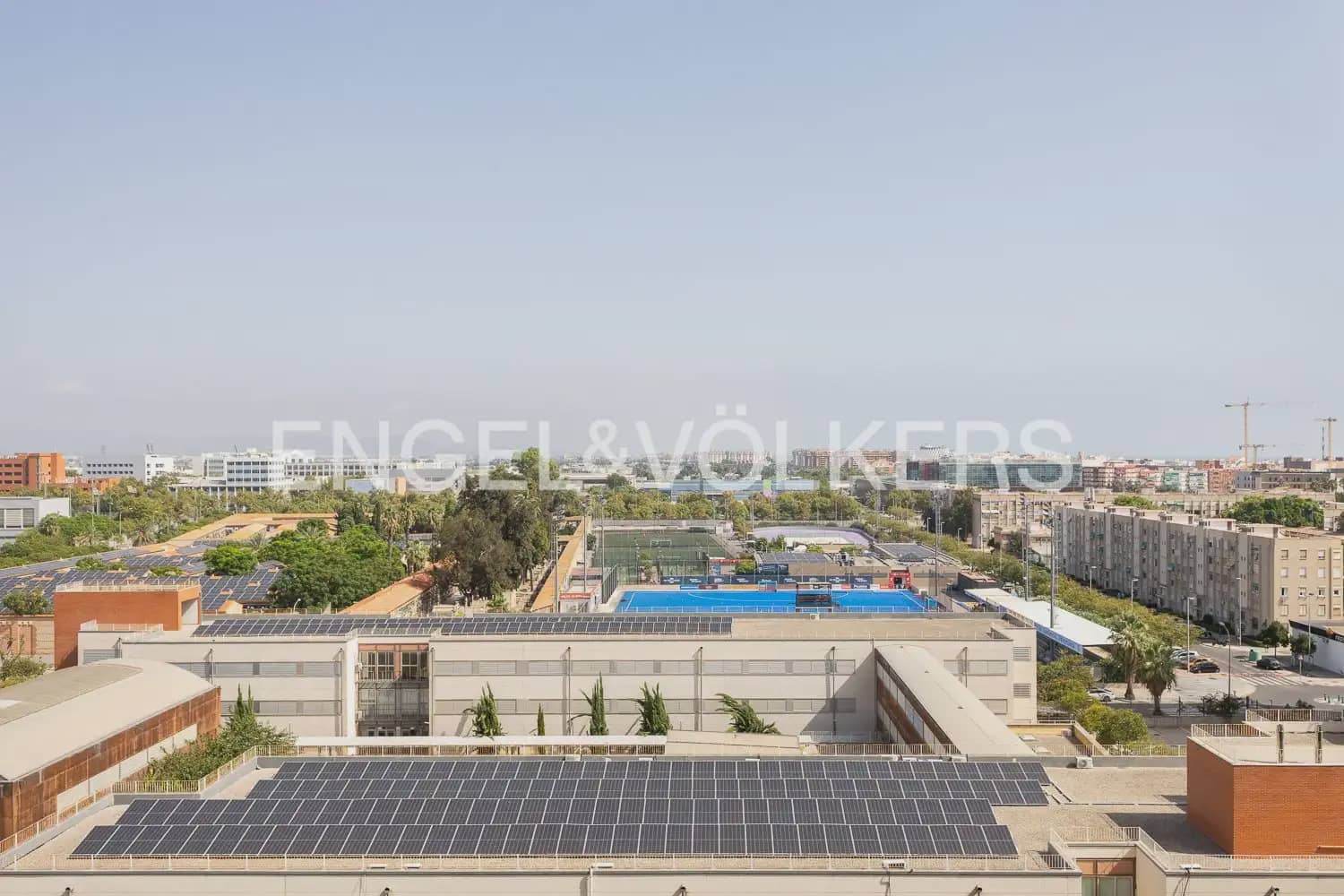 5 bedroom Flat for rent in Valencia city with garage - € 2,400 (Ref: 10039106)