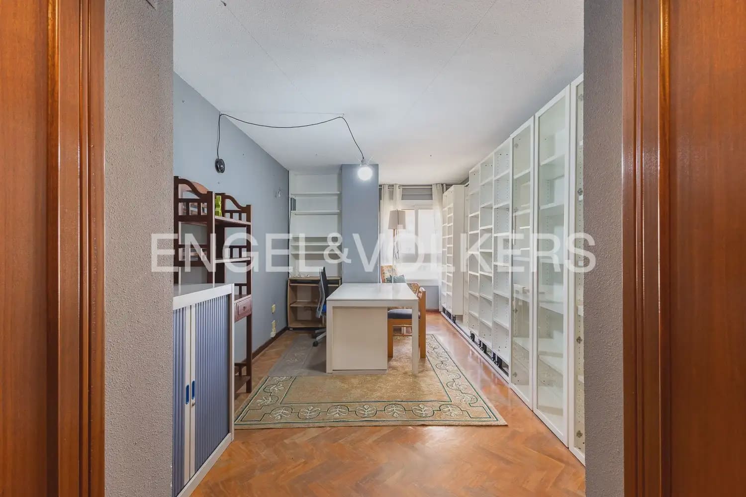 5 bedroom Flat for rent in Valencia city with garage - € 2,400 (Ref: 10039106)