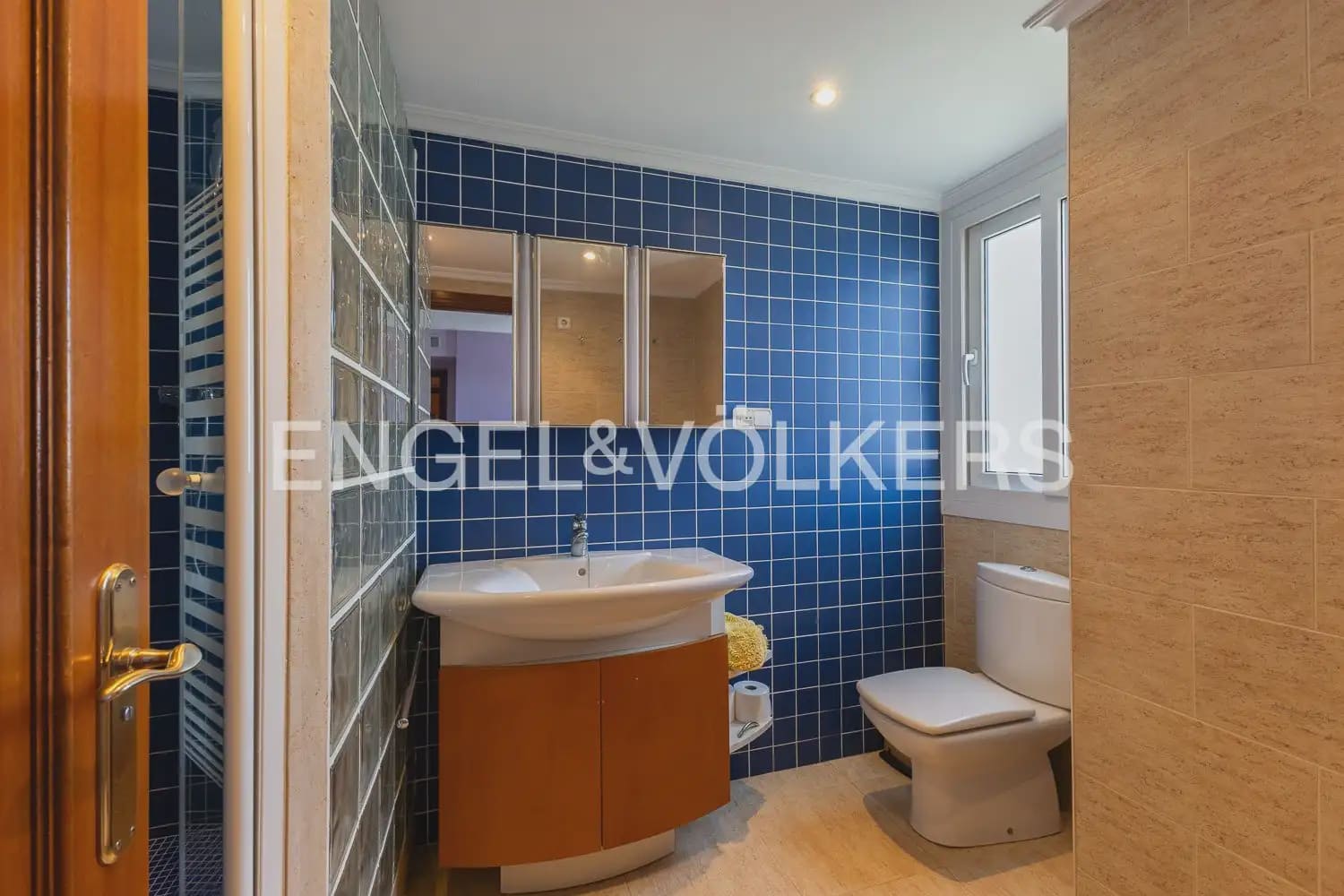 5 bedroom Flat for rent in Valencia city with garage - € 2,400 (Ref: 10039106)