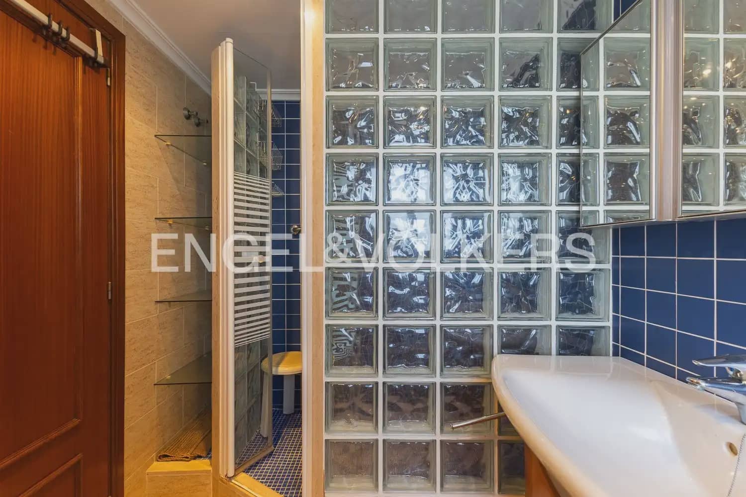 5 bedroom Flat for rent in Valencia city with garage - € 2,400 (Ref: 10039106)