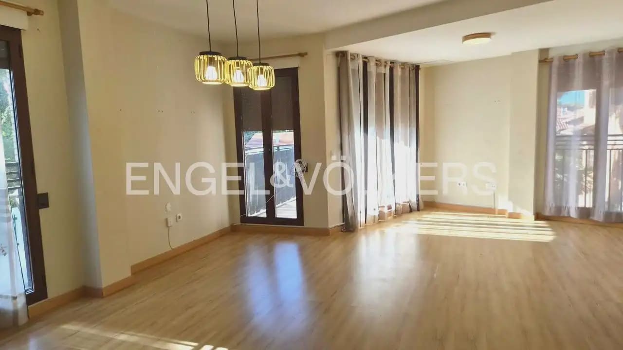 3 quarto Casa em Banda para arrendar em Rocafort com garagem - 1 800 € (Ref: 10039107)