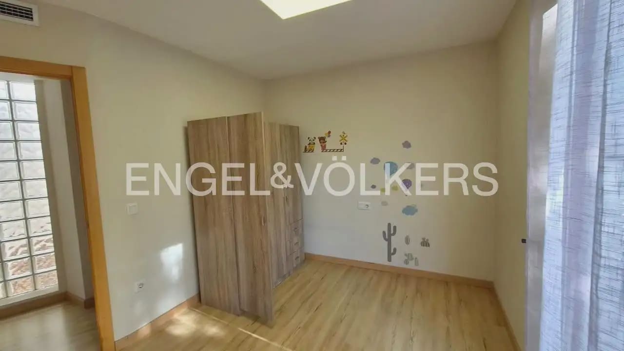 3 quarto Casa em Banda para arrendar em Rocafort com garagem - 1 800 € (Ref: 10039107)