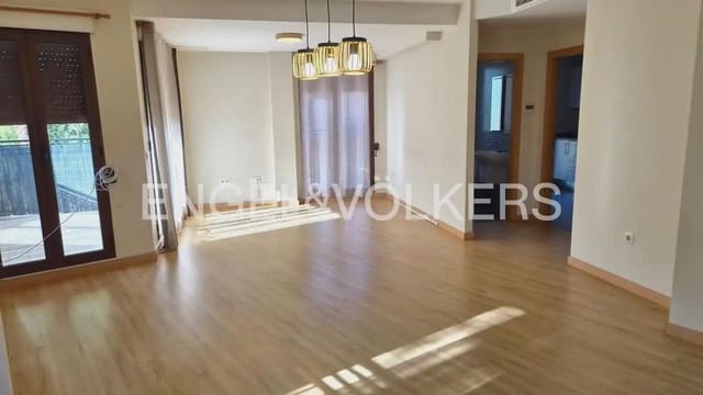 3 quarto Casa em Banda para arrendar em Rocafort com garagem - 1 800 € (Ref: 10039107)
