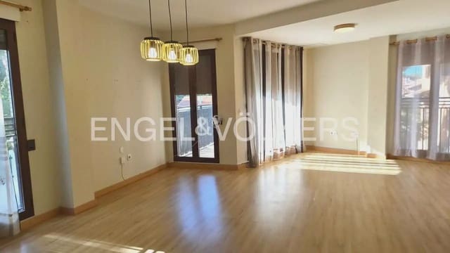 3 quarto Casa em Banda para arrendar em Rocafort com garagem - 1 800 € (Ref: 10039107)