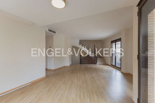 Maison de Ville de 3 chambres à louer à Rocafort avec garage - 1 800 € (Ref: 10039107)