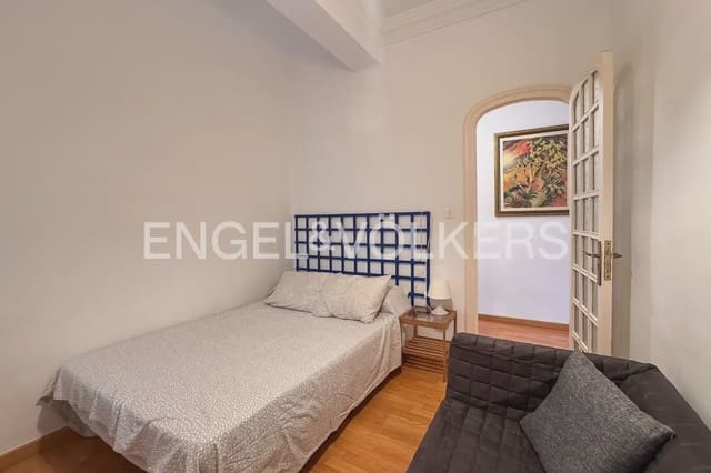 4 bedroom Flat for rent in Russafa, Valencia city - € 2,500 (Ref: 10039108)