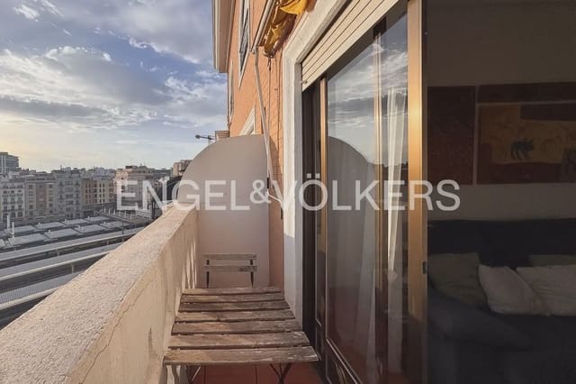 4 bedroom Flat for rent in Russafa, Valencia city - € 2,500 (Ref: 10039108)