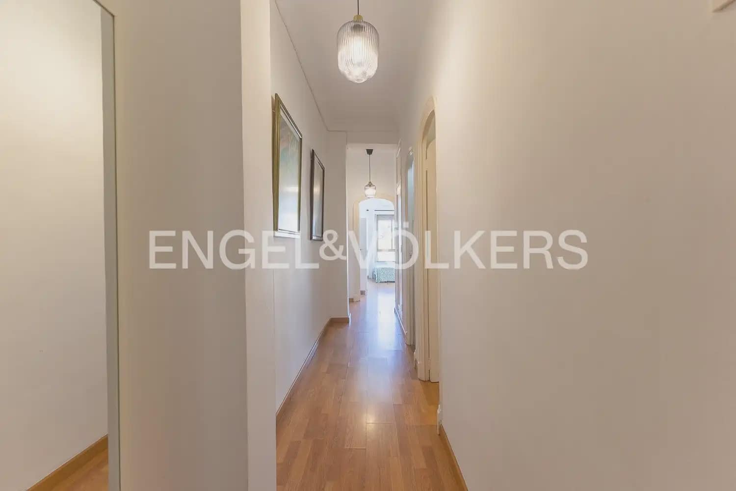 4 bedroom Flat for rent in Valencia city - € 2,200 (Ref: 10039108)