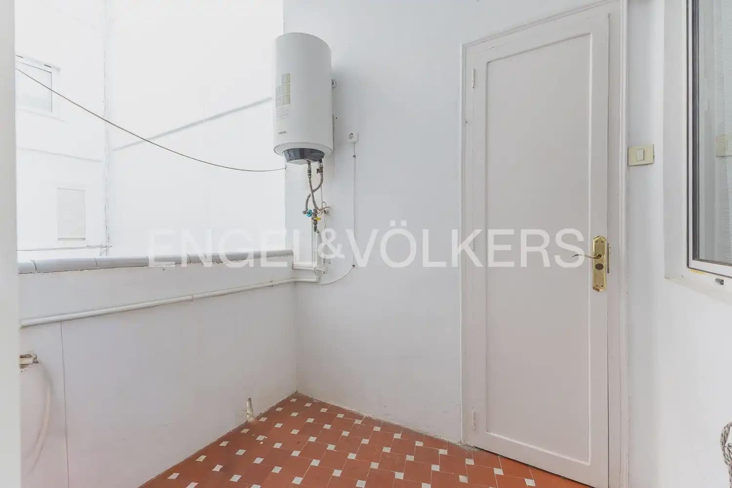 4 bedroom Flat for rent in Valencia city - € 2,200 (Ref: 10039108)