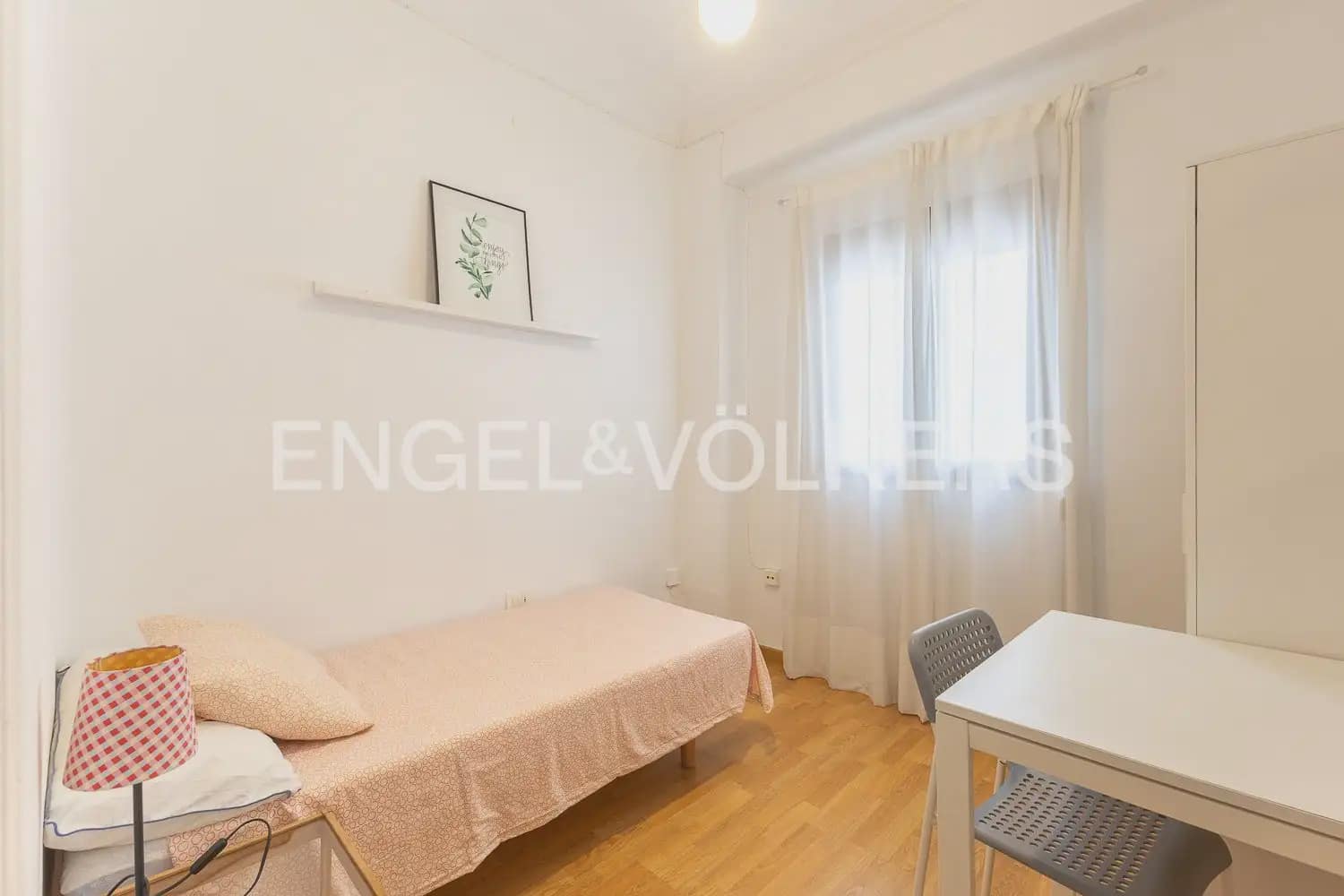 4 bedroom Flat for rent in Valencia city - € 2,200 (Ref: 10039108)