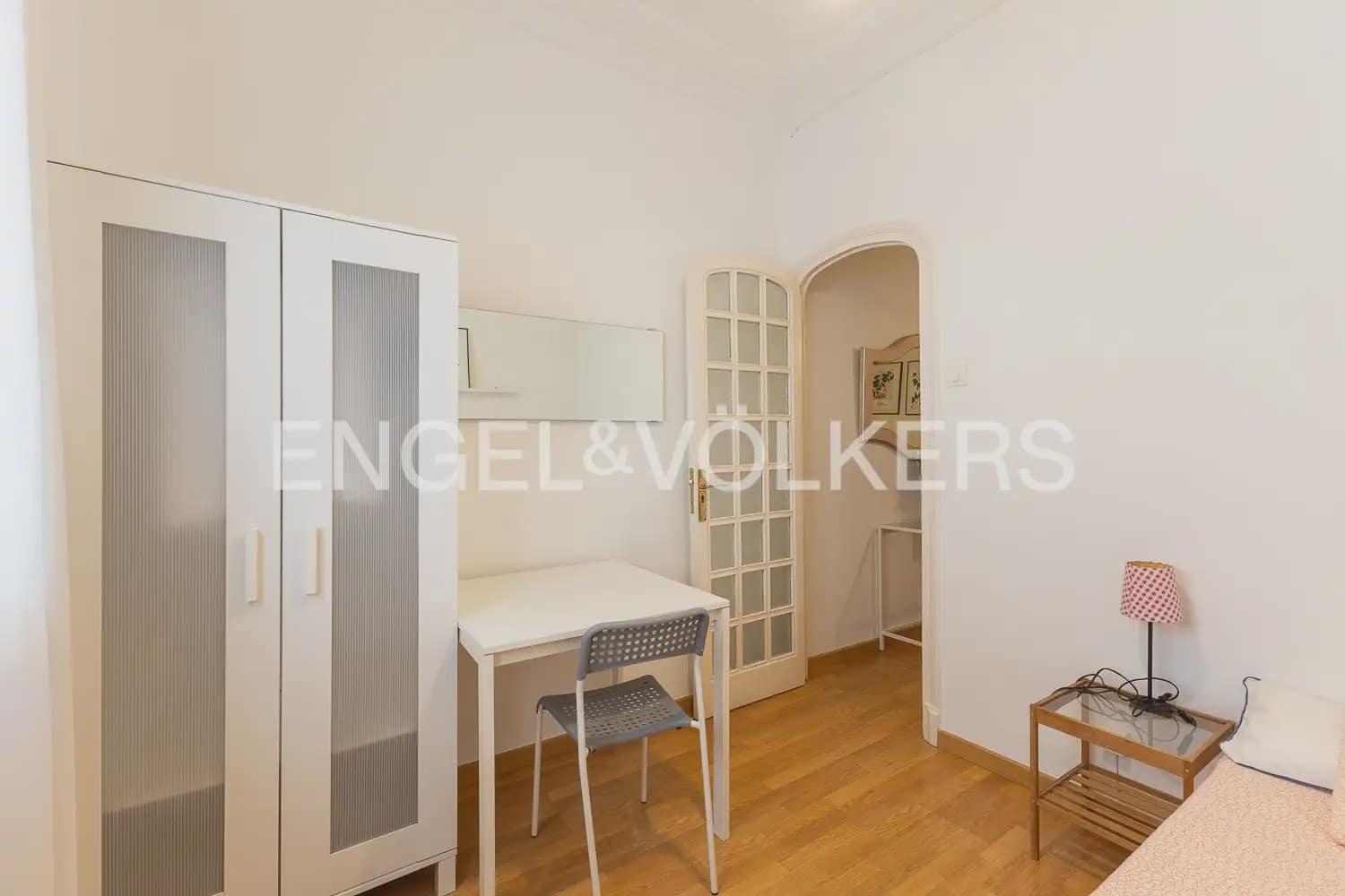 4 bedroom Flat for rent in Valencia city - € 2,200 (Ref: 10039108)