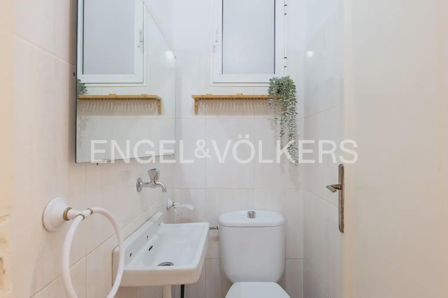 4 bedroom Flat for rent in Valencia city - € 2,200 (Ref: 10039108)