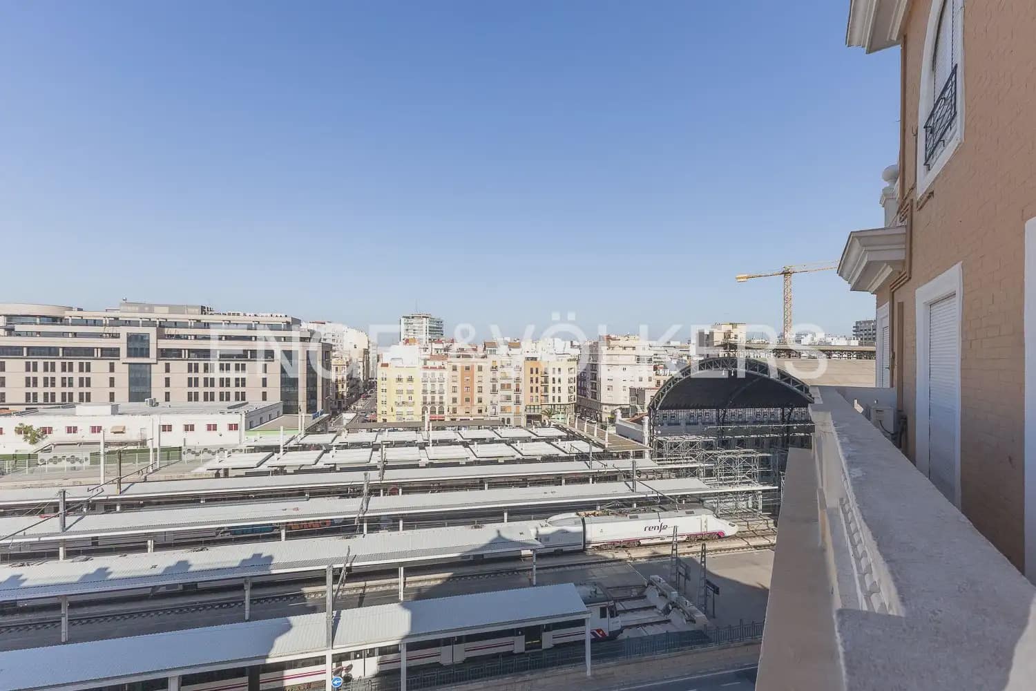 4 bedroom Flat for rent in Valencia city - € 2,200 (Ref: 10039108)