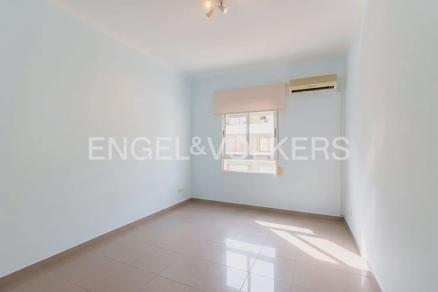 Piso de 3 habitaciones en València ciudad en venta - 299.000 € (Ref: 10039217)