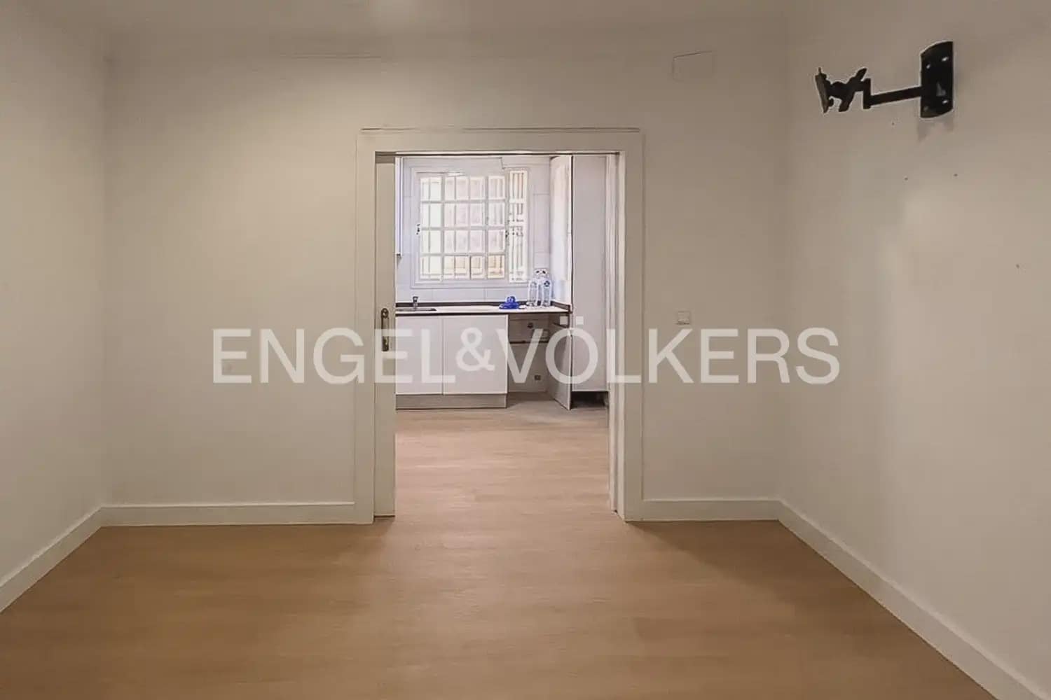3 slaapkamer Flat te huur in Valencia stad met garage - € 2.200 (Ref: 10039218)