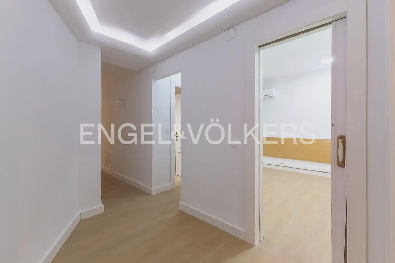 3 bedroom Flat for rent in Valencia city with garage - € 1,900 (Ref: 10039218)