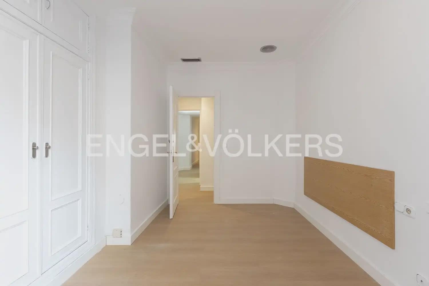 3 bedroom Flat for rent in Valencia city with garage - € 1,900 (Ref: 10039218)