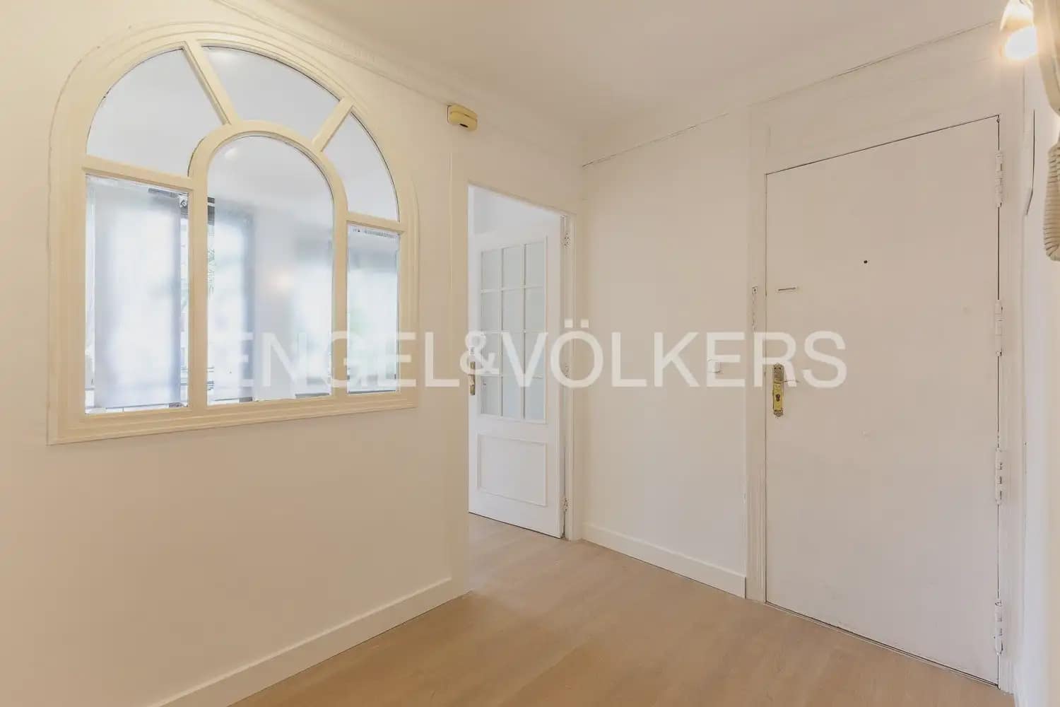 3 bedroom Flat for rent in Valencia city with garage - € 1,900 (Ref: 10039218)