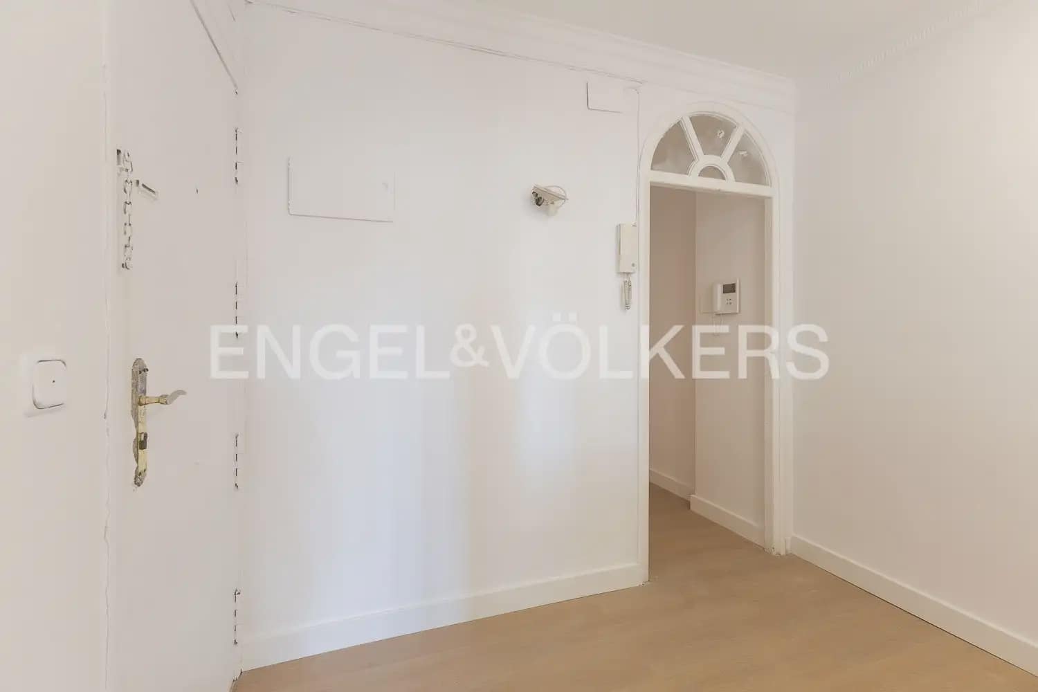 3 bedroom Flat for rent in Valencia city with garage - € 1,900 (Ref: 10039218)