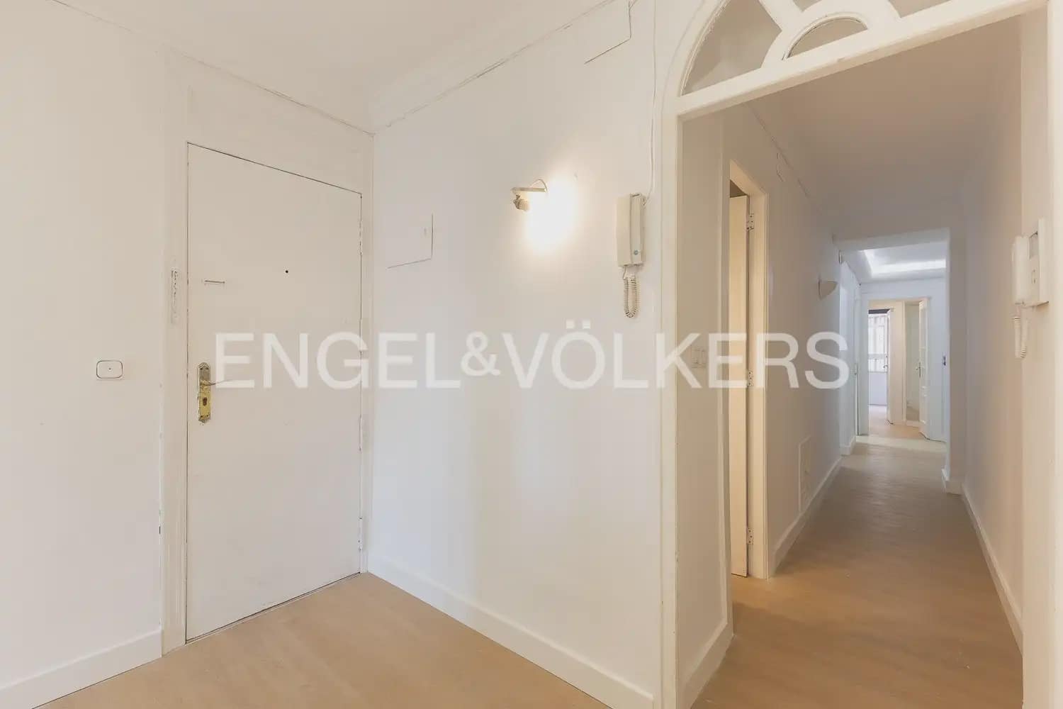 3 bedroom Flat for rent in Valencia city with garage - € 1,900 (Ref: 10039218)