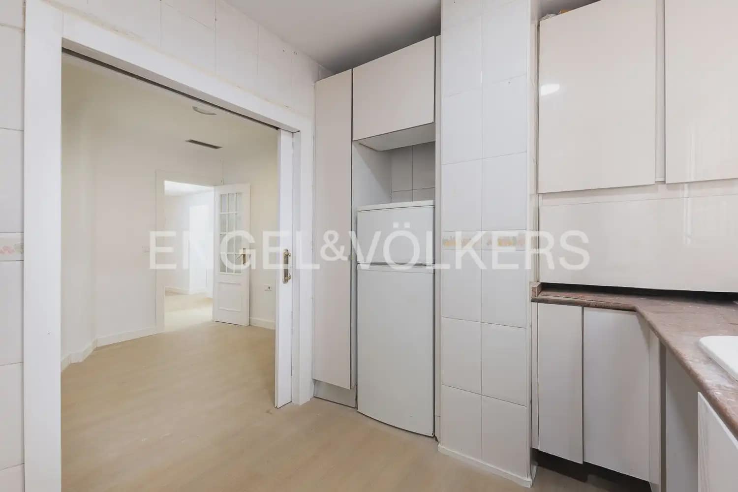 3 bedroom Flat for rent in Valencia city with garage - € 1,900 (Ref: 10039218)