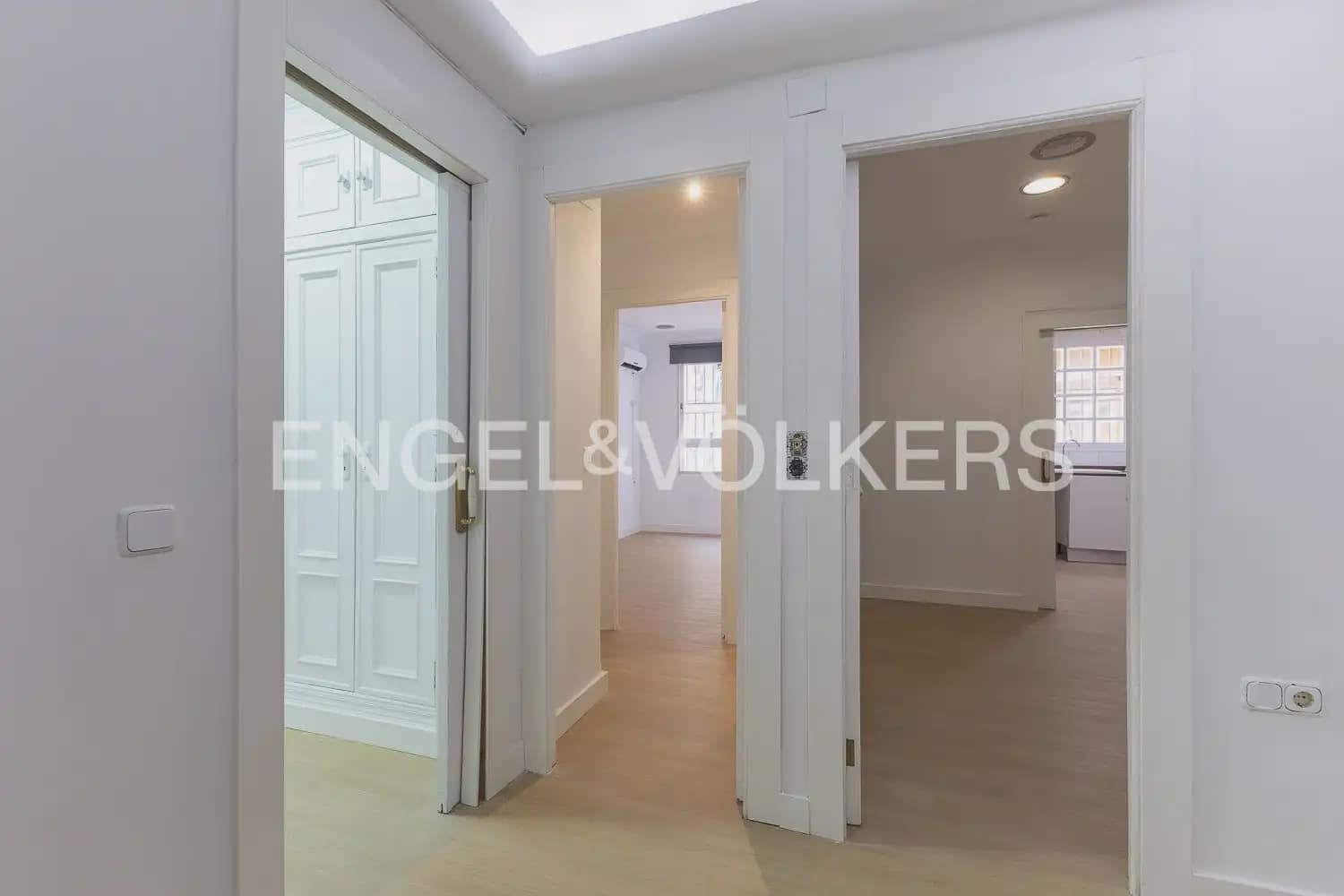 3 bedroom Flat for rent in Valencia city with garage - € 1,900 (Ref: 10039218)