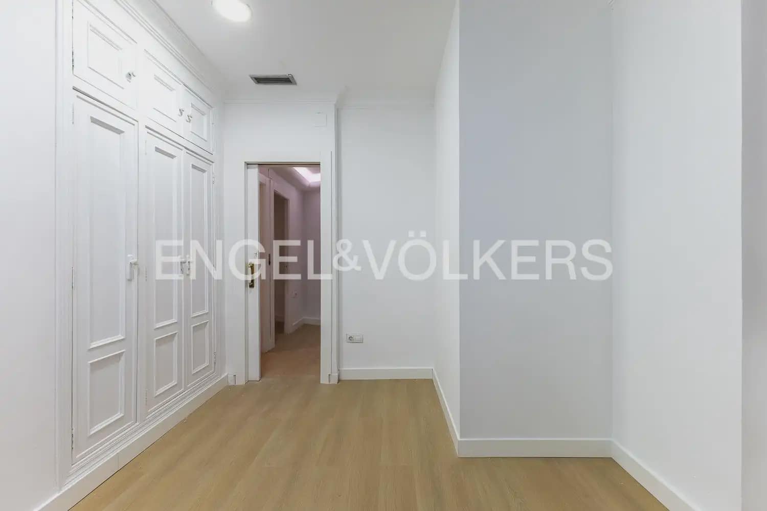 3 bedroom Flat for rent in Valencia city with garage - € 1,900 (Ref: 10039218)