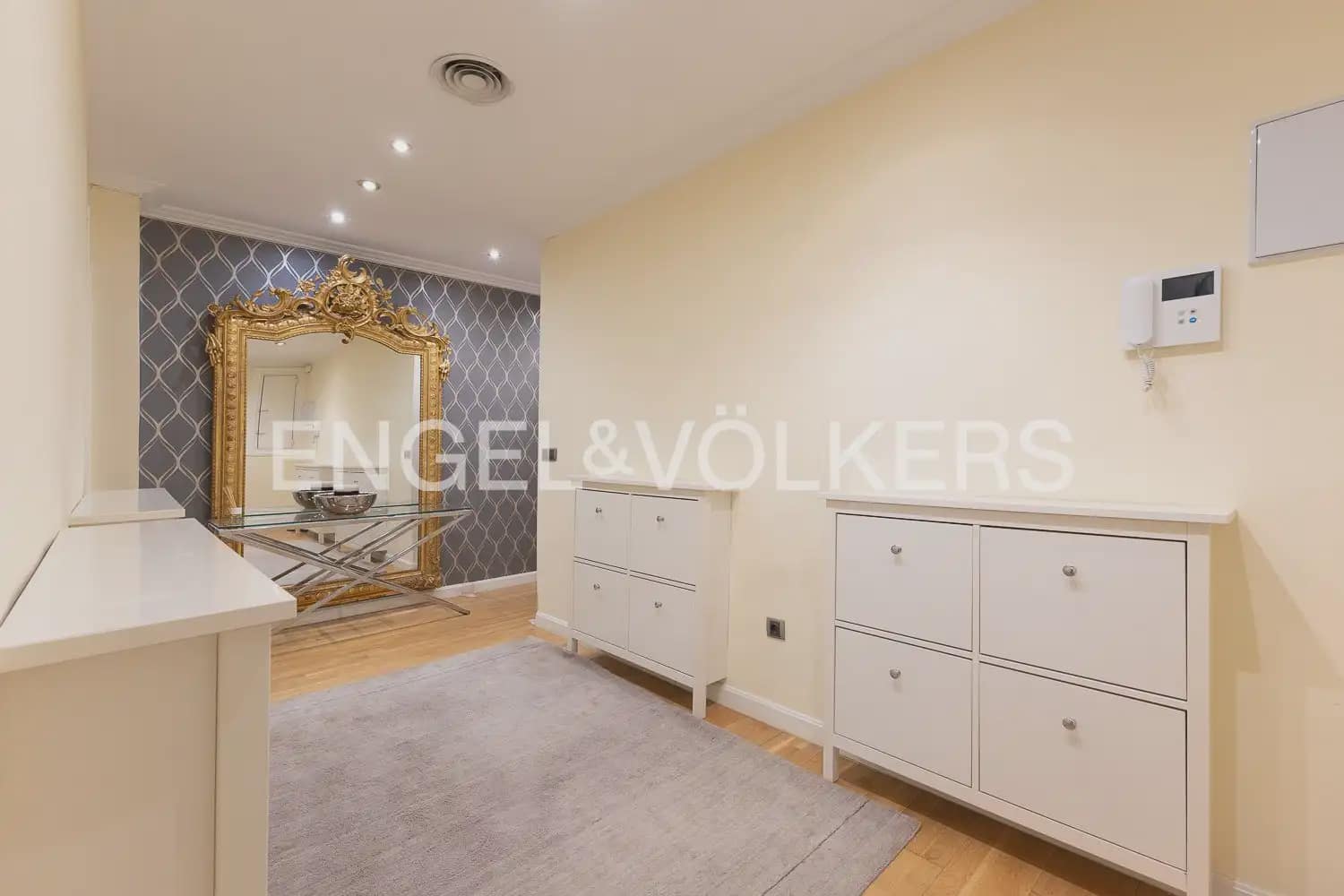 4 slaapkamer Flat te huur in Valencia stad - € 2.900 (Ref: 10039283)