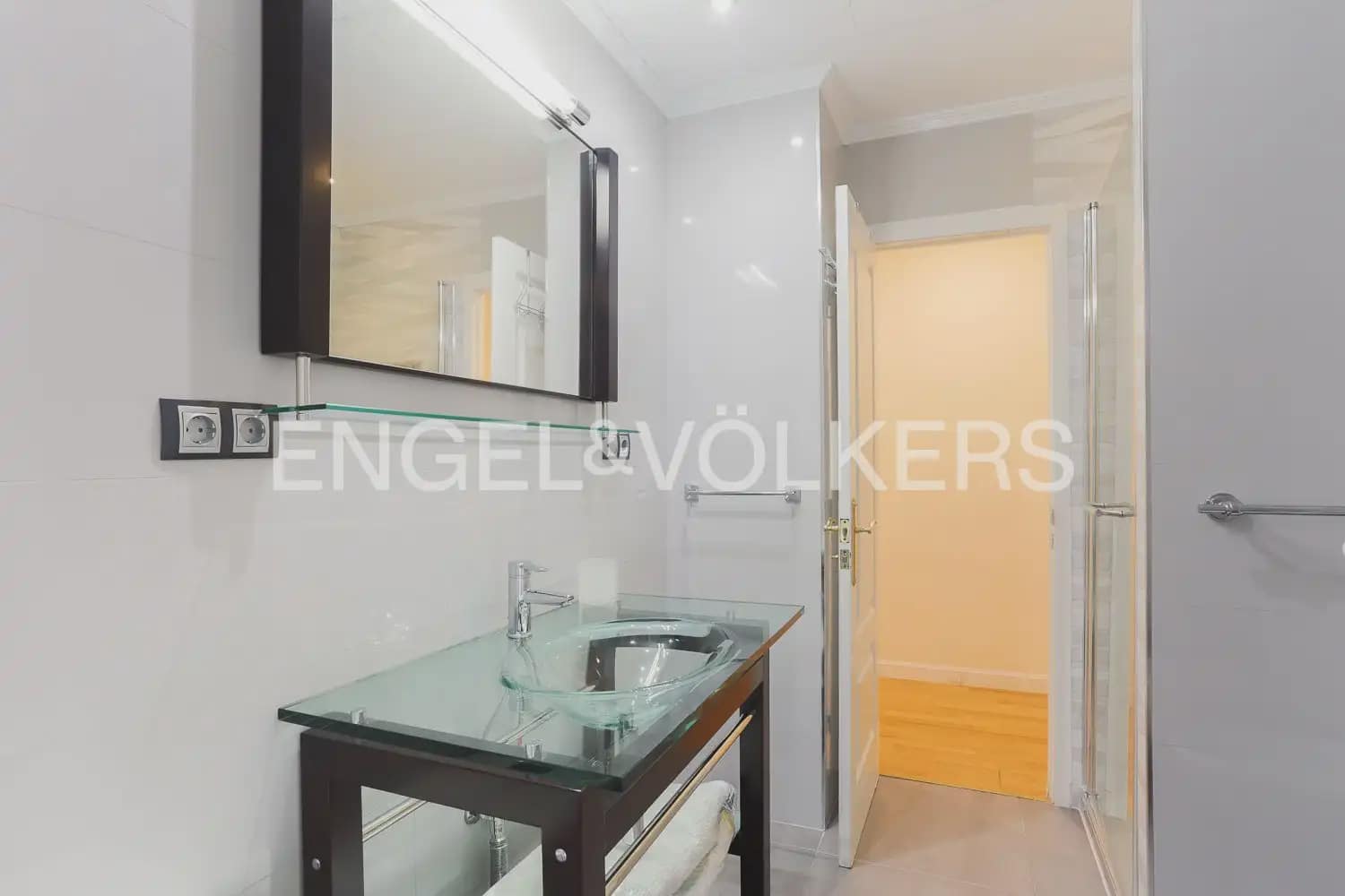 4 slaapkamer Flat te huur in Valencia stad - € 2.900 (Ref: 10039283)