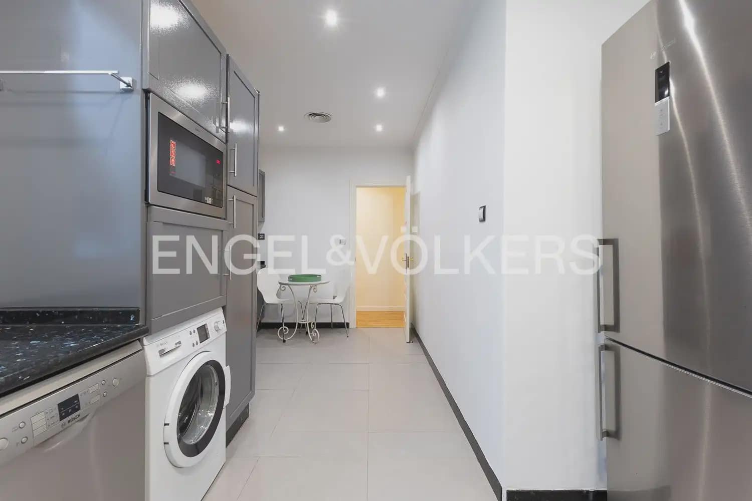 4 slaapkamer Flat te huur in Valencia stad - € 2.900 (Ref: 10039283)