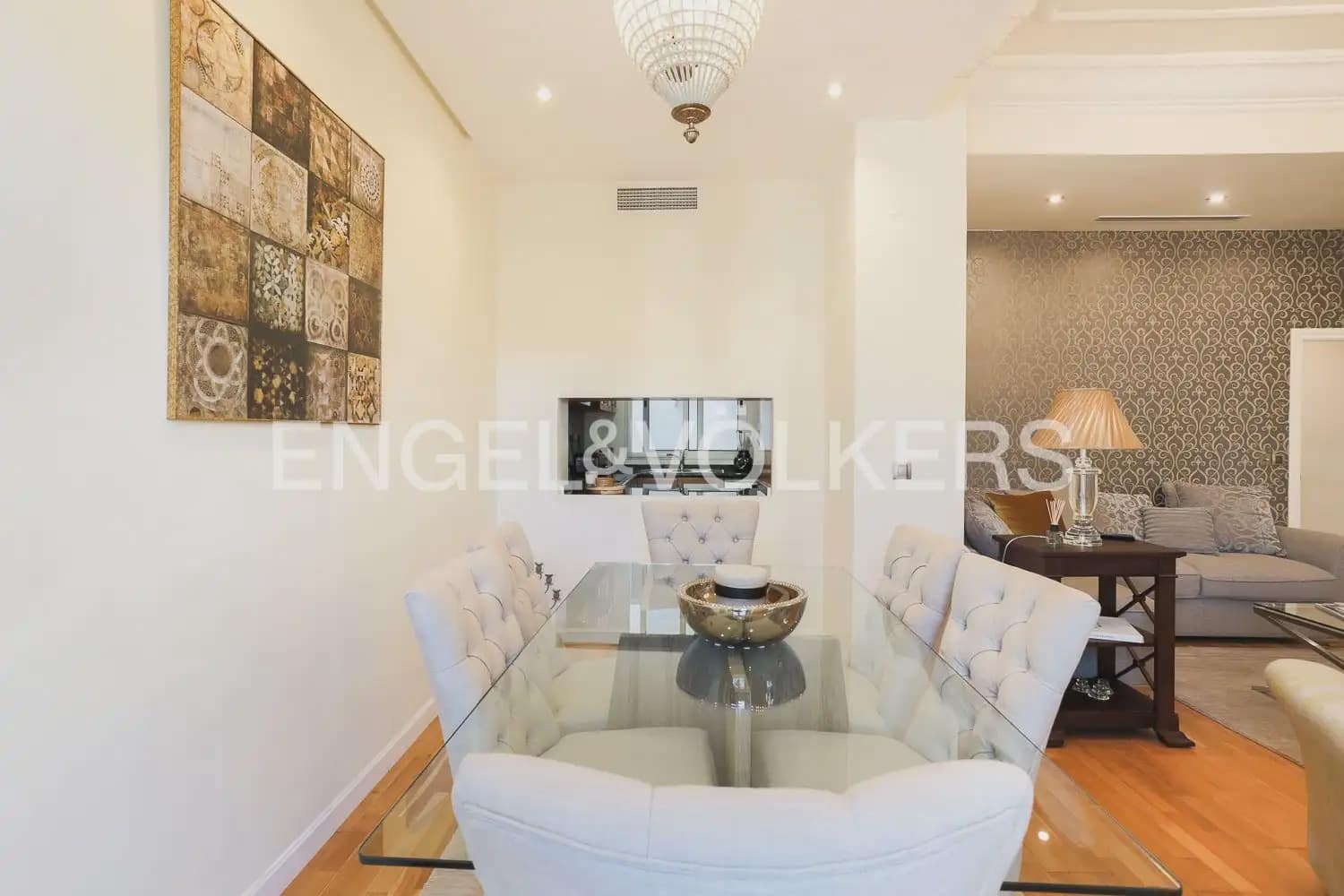 4 slaapkamer Flat te huur in Valencia stad - € 2.900 (Ref: 10039283)
